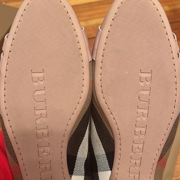Burberry flats, EXCELLENT CONDITION, worn once. bag included - Picture 4 of 6